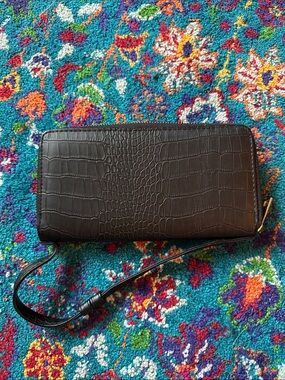 Croc-Embossed Black Wristlet Wallet